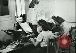 Immagine di Le ragazze tedesche il treno per le comunicazioni di lavoro ad Atene Atene GRECIA, 1942, secondo 29 filmato di repertorio 65675021788