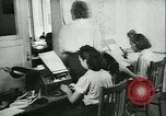 Immagine di Le ragazze tedesche il treno per le comunicazioni di lavoro ad Atene Atene GRECIA, 1942, secondo 32 filmato di repertorio 65675021788