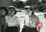 Immagine di Le ragazze tedesche il treno per le comunicazioni di lavoro ad Atene Atene GRECIA, 1942, secondo 42 filmato di repertorio 65675021788