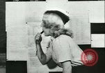 Immagine di Le ragazze tedesche il treno per le comunicazioni di lavoro ad Atene Atene GRECIA, 1942, secondo 44 filmato di repertorio 65675021788