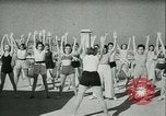 Immagine di Le ragazze tedesche il treno per le comunicazioni di lavoro ad Atene Atene GRECIA, 1942, secondo 50 filmato di repertorio 65675021788