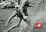 Immagine di Le ragazze tedesche il treno per le comunicazioni di lavoro ad Atene Atene GRECIA, 1942, secondo 54 filmato di repertorio 65675021788