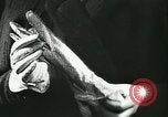 Standbild Fisch Haut-Anlage in Deutschland Deutschland, 1942, aus Sekunde 46 historischem Filmmaterial Videoclip 65675021789