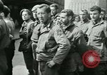 Immagine di Prigionieri alleati hanno marciato in Parigi Parigi Francia, 1944, secondo 3 filmato di repertorio 65675021798