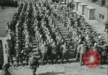 Immagine di Prigionieri alleati hanno marciato in Parigi Parigi Francia, 1944, secondo 7 filmato di repertorio 65675021798