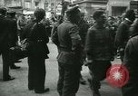 Immagine di Prigionieri alleati hanno marciato in Parigi Parigi Francia, 1944, secondo 19 filmato di repertorio 65675021798