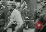Immagine di Prigionieri alleati hanno marciato in Parigi Parigi Francia, 1944, secondo 21 filmato di repertorio 65675021798
