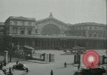 Immagine di Prigionieri alleati hanno marciato in Parigi Parigi Francia, 1944, secondo 27 filmato di repertorio 65675021798