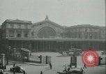 Immagine di Prigionieri alleati hanno marciato in Parigi Parigi Francia, 1944, secondo 29 filmato di repertorio 65675021798