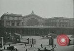 Immagine di Prigionieri alleati hanno marciato in Parigi Parigi Francia, 1944, secondo 30 filmato di repertorio 65675021798