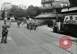 Immagine di Prigionieri alleati hanno marciato in Parigi Parigi Francia, 1944, secondo 40 filmato di repertorio 65675021798