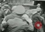 Immagine di Prigionieri alleati hanno marciato in Parigi Parigi Francia, 1944, secondo 49 filmato di repertorio 65675021798