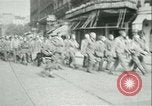Immagine di Prigionieri alleati hanno marciato in Parigi Parigi Francia, 1944, secondo 52 filmato di repertorio 65675021798