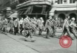 Immagine di Prigionieri alleati hanno marciato in Parigi Parigi Francia, 1944, secondo 53 filmato di repertorio 65675021798