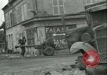 Standbild französischen 2nd Armored Division Sées, Frankreich, 1944, aus Sekunde 13 historischem Filmmaterial Videoclip 65675021854