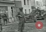 Standbild französischen 2nd Armored Division Sées, Frankreich, 1944, aus Sekunde 16 historischem Filmmaterial Videoclip 65675021854
