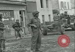 Standbild französischen 2nd Armored Division Sées, Frankreich, 1944, aus Sekunde 17 historischem Filmmaterial Videoclip 65675021854