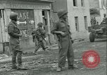 Standbild französischen 2nd Armored Division Sées, Frankreich, 1944, aus Sekunde 20 historischem Filmmaterial Videoclip 65675021854