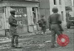 Standbild französischen 2nd Armored Division Sées, Frankreich, 1944, aus Sekunde 21 historischem Filmmaterial Videoclip 65675021854