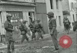 Standbild französischen 2nd Armored Division Sées, Frankreich, 1944, aus Sekunde 26 historischem Filmmaterial Videoclip 65675021854