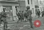 Standbild französischen 2nd Armored Division Sées, Frankreich, 1944, aus Sekunde 27 historischem Filmmaterial Videoclip 65675021854