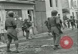 Standbild französischen 2nd Armored Division Sées, Frankreich, 1944, aus Sekunde 29 historischem Filmmaterial Videoclip 65675021854