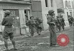 Standbild französischen 2nd Armored Division Sées, Frankreich, 1944, aus Sekunde 31 historischem Filmmaterial Videoclip 65675021854