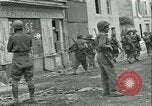 Standbild französischen 2nd Armored Division Sées, Frankreich, 1944, aus Sekunde 32 historischem Filmmaterial Videoclip 65675021854