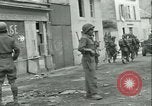 Standbild französischen 2nd Armored Division Sées, Frankreich, 1944, aus Sekunde 34 historischem Filmmaterial Videoclip 65675021854