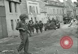 Standbild französischen 2nd Armored Division Sées, Frankreich, 1944, aus Sekunde 37 historischem Filmmaterial Videoclip 65675021854