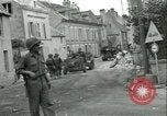 Standbild französischen 2nd Armored Division Sées, Frankreich, 1944, aus Sekunde 39 historischem Filmmaterial Videoclip 65675021854