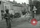 Standbild französischen 2nd Armored Division Sées, Frankreich, 1944, aus Sekunde 40 historischem Filmmaterial Videoclip 65675021854