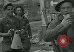 Standbild französischen 2nd Armored Division Sées, Frankreich, 1944, aus Sekunde 44 historischem Filmmaterial Videoclip 65675021854