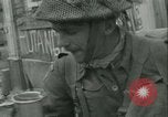 Standbild französischen 2nd Armored Division Sées, Frankreich, 1944, aus Sekunde 53 historischem Filmmaterial Videoclip 65675021854