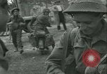 Standbild französischen 2nd Armored Division Sées, Frankreich, 1944, aus Sekunde 58 historischem Filmmaterial Videoclip 65675021854