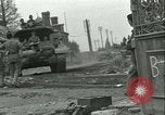 Standbild französischen 2nd Armored Division Sées, Frankreich, 1944, aus Sekunde 14 historischem Filmmaterial Videoclip 65675021855
