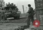 Standbild französischen 2nd Armored Division Sées, Frankreich, 1944, aus Sekunde 15 historischem Filmmaterial Videoclip 65675021855