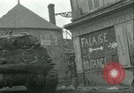 Standbild französischen 2nd Armored Division Sées, Frankreich, 1944, aus Sekunde 30 historischem Filmmaterial Videoclip 65675021855