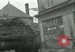 Standbild französischen 2nd Armored Division Sées, Frankreich, 1944, aus Sekunde 31 historischem Filmmaterial Videoclip 65675021855
