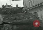 Standbild französischen 2nd Armored Division Sées, Frankreich, 1944, aus Sekunde 33 historischem Filmmaterial Videoclip 65675021855