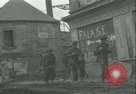 Standbild französischen 2nd Armored Division Sées, Frankreich, 1944, aus Sekunde 40 historischem Filmmaterial Videoclip 65675021855
