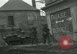 Standbild französischen 2nd Armored Division Sées, Frankreich, 1944, aus Sekunde 48 historischem Filmmaterial Videoclip 65675021855