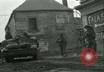 Standbild französischen 2nd Armored Division Sées, Frankreich, 1944, aus Sekunde 51 historischem Filmmaterial Videoclip 65675021855