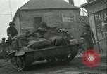 Standbild französischen 2nd Armored Division Sées, Frankreich, 1944, aus Sekunde 54 historischem Filmmaterial Videoclip 65675021855