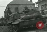 Standbild französischen 2nd Armored Division Sées, Frankreich, 1944, aus Sekunde 55 historischem Filmmaterial Videoclip 65675021855