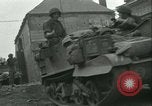 Standbild französischen 2nd Armored Division Sées, Frankreich, 1944, aus Sekunde 56 historischem Filmmaterial Videoclip 65675021855
