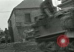 Standbild französischen 2nd Armored Division Sées, Frankreich, 1944, aus Sekunde 57 historischem Filmmaterial Videoclip 65675021855