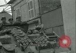 Standbild französischen 2nd Armored Division Sées, Frankreich, 1944, aus Sekunde 59 historischem Filmmaterial Videoclip 65675021855