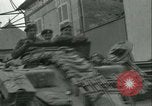 Standbild französischen 2nd Armored Division Sées, Frankreich, 1944, aus Sekunde 60 historischem Filmmaterial Videoclip 65675021855