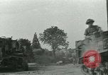Standbild französischen 2nd Armored Division Alencon Frankreich, 1944, aus Sekunde 15 historischem Filmmaterial Videoclip 65675021856